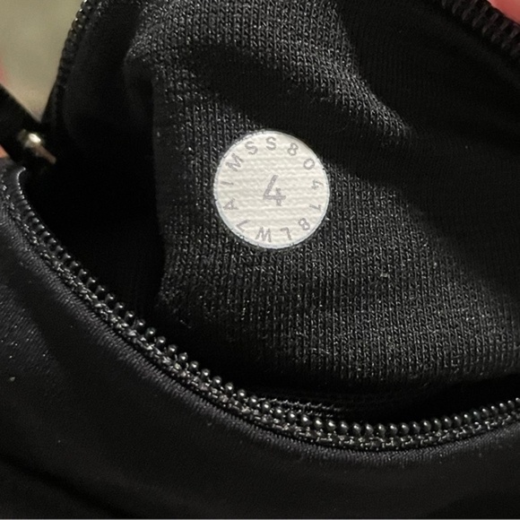 Size 4 Hot Hot Shorts with biker shorts - Picture 6 of 10